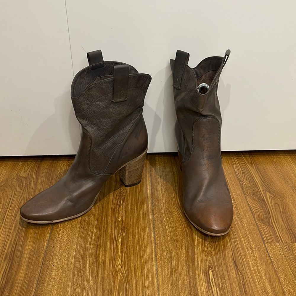 Grey Alberto Fermani boots